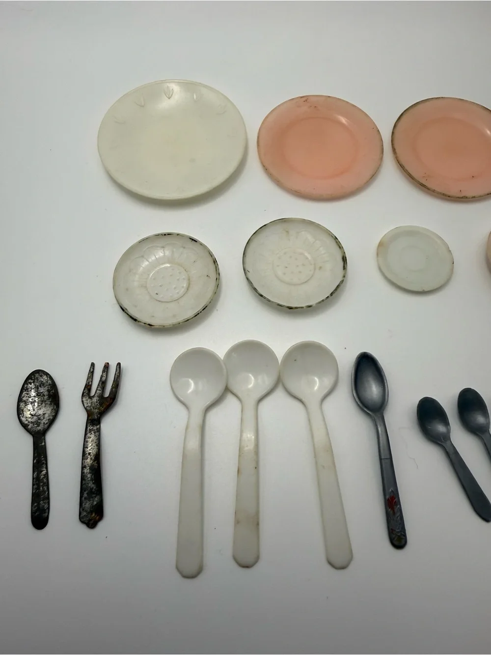 Huge Lot of Vintage Barbie Dishes Kitchen Ware Silverware, Cups And Plates